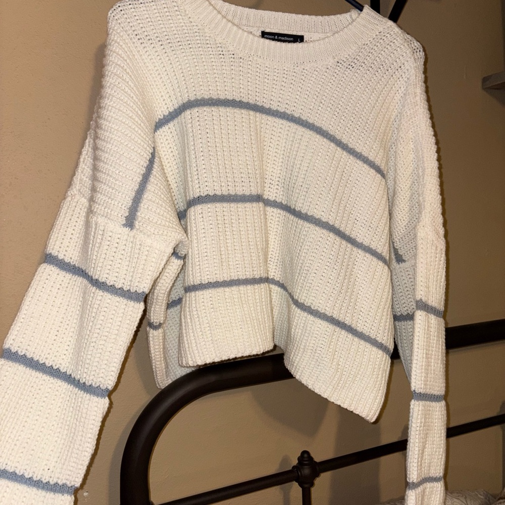 Forever 21 White and Gray Crew Neck Sweater